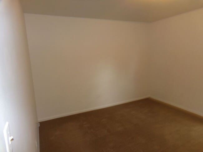 Building Photo - 2 BR Available in Prince George Commons To...