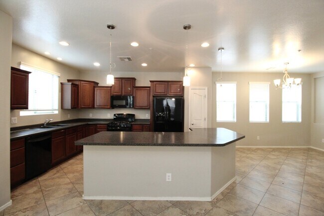 Building Photo - 3221 E Virgil Dr
