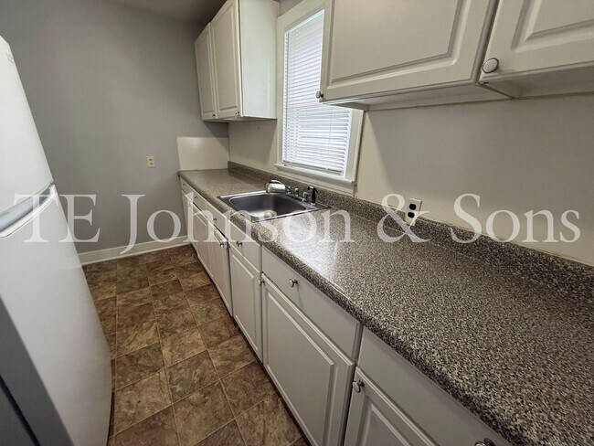 Building Photo - Charming Renovated 3BR Home