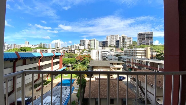 Building Photo - IDEALLY LOCATED 1 BED 1 BATH with 1 PARKIN...