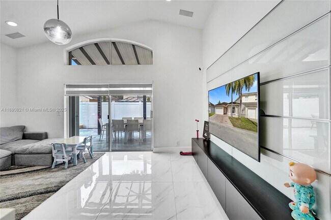 Building Photo - 4955 SW 33rd Ave