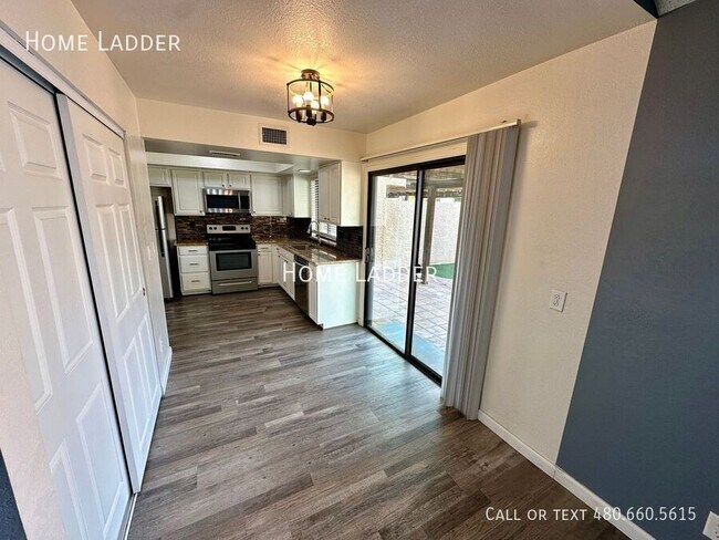 Building Photo - 1702 N Ventura Ln