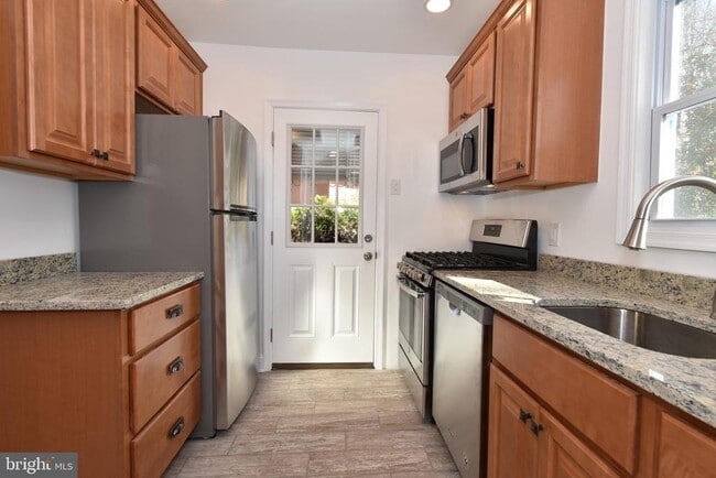 Building Photo - 2302 Dexter Ave