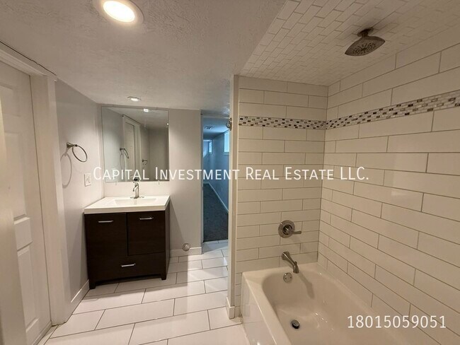 Building Photo - 1386 S 900 W