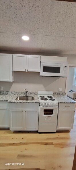 New Appliances and Granite Countertops - 1 Library St
