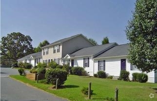 Building Photo - Oak Hill Village