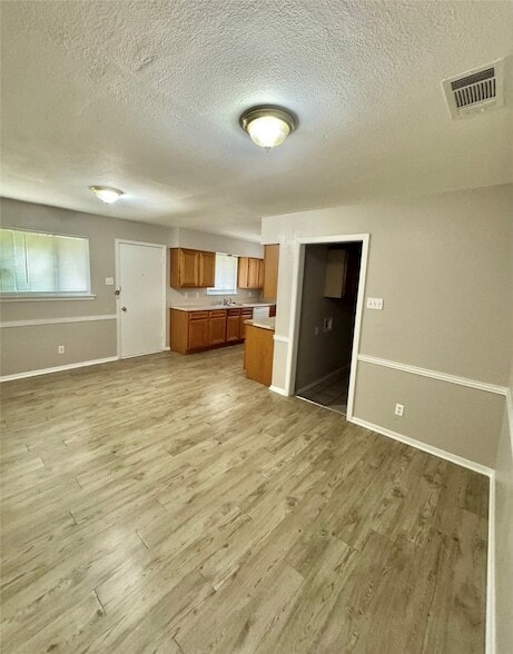 Building Photo - 2358 Inadale Ave