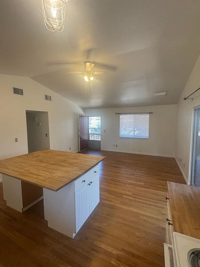 Building Photo - Charming Home in Kachina Village- Ready fo...