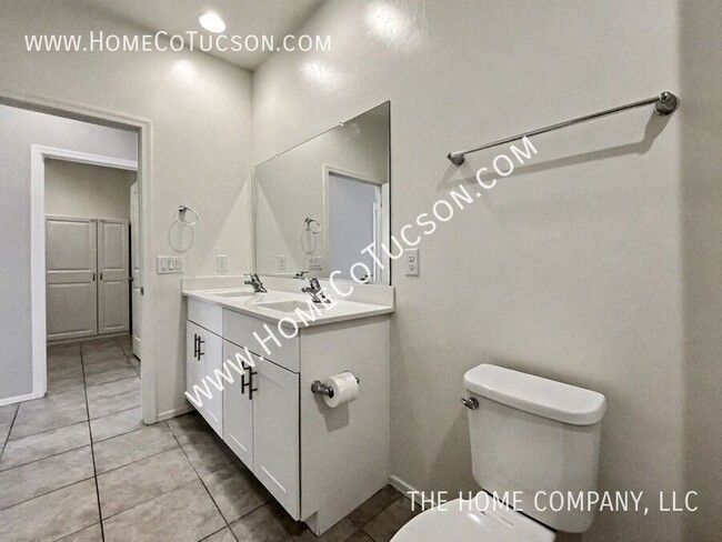 Building Photo - 7140 S Via Gaucho Viejo