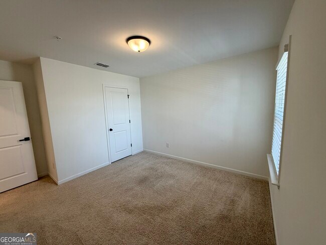 Building Photo - 716 Vallin St