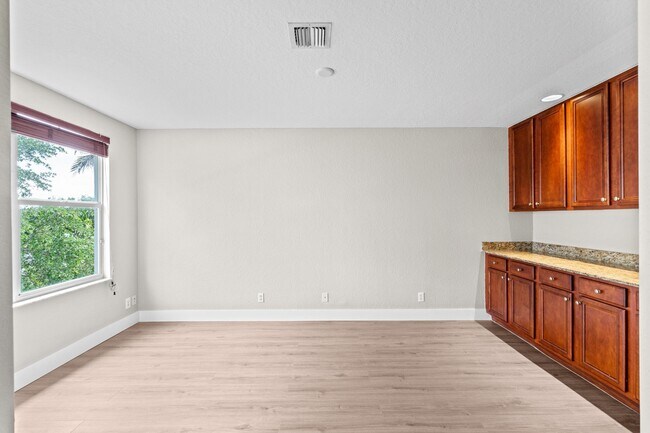 Building Photo - 266 Berenger Walk