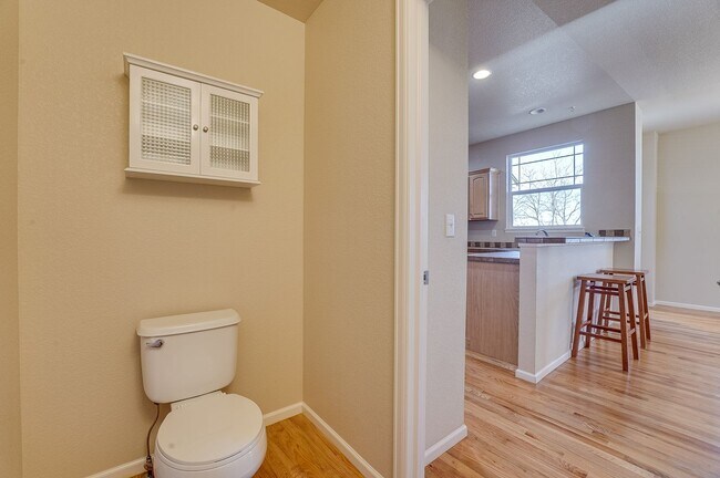 Building Photo - 2 bedroom, 2.5 bath townhome in Observatory Village