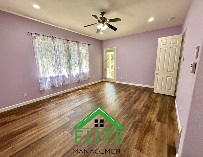 Building Photo - Stunning 4-Bedroom, 3.5-Bath Home
