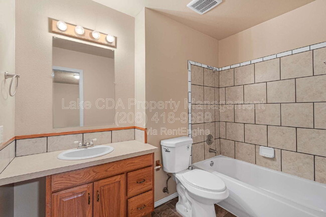 Building Photo - 906 N 2nd St