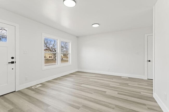 Building Photo - 4142 Meadowdale Dr