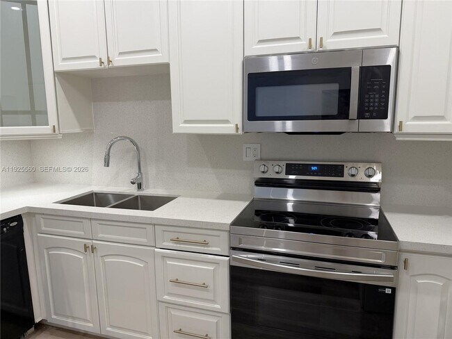 Building Photo - 55 Ocean Ln Dr