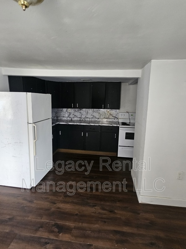 Building Photo - 533 W Shawnee Ave