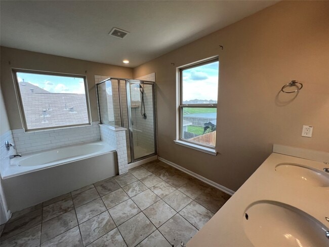 Building Photo - 2514 Hawthorn Park Ct