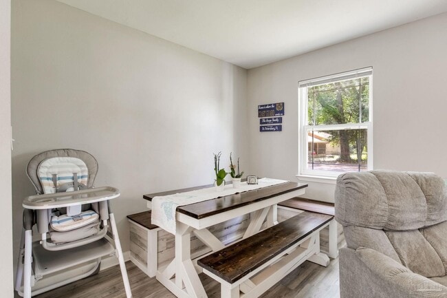 Building Photo - 520 Selina St