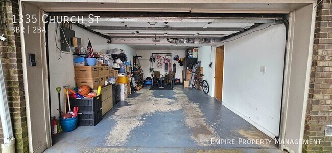 Building Photo - 3 Bedroom/1.5 Bathroom Town House in Fount...