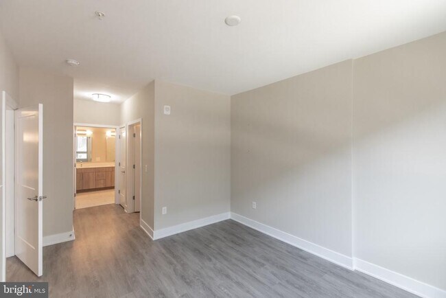 Building Photo - 145 Riverhaven Dr