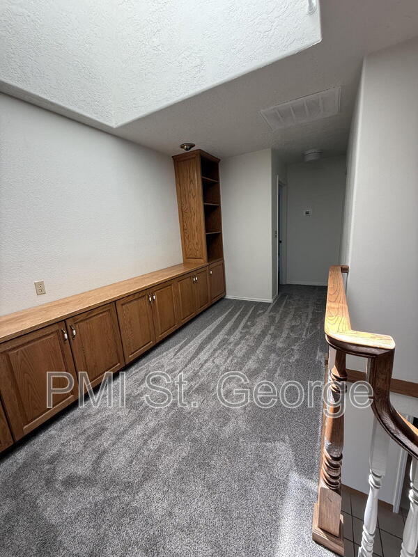 Building Photo - 2506 W Grandview Dr