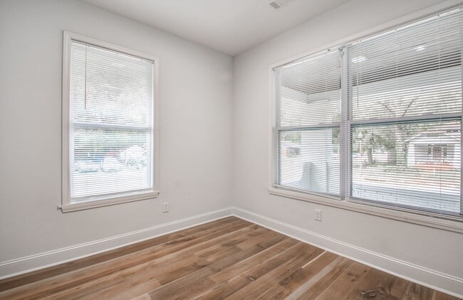 Building Photo - 1825 Young Ave