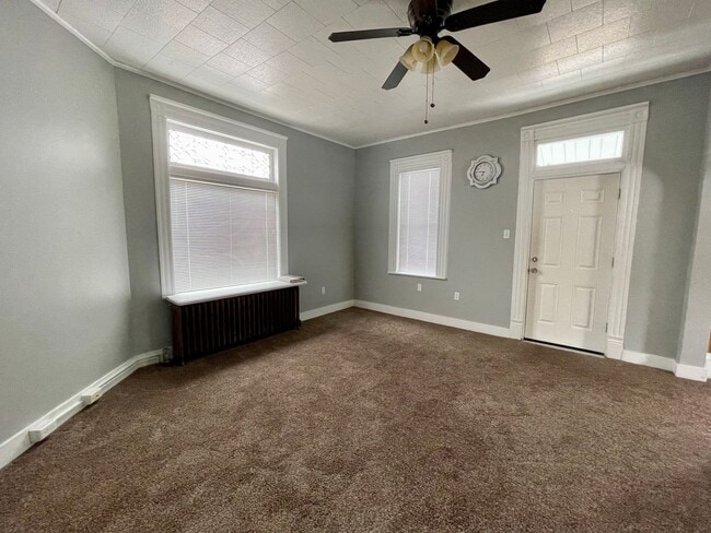 Building Photo - Coraopolis - 2 Bed 2 Bath - Immaculately M...