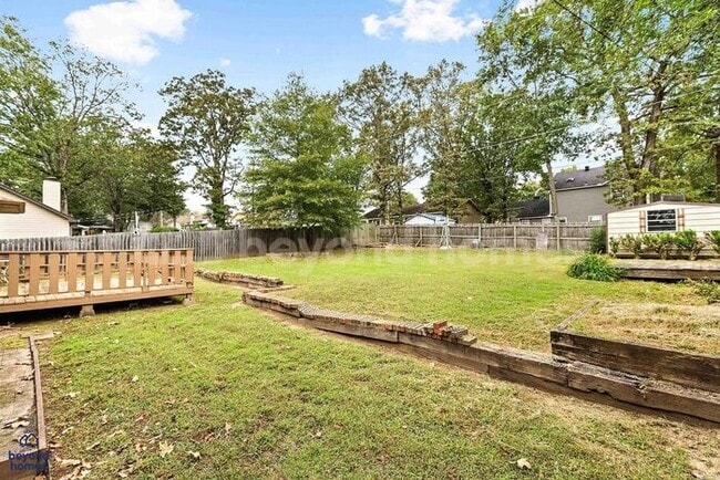 Building Photo - Beautiful 3-Bed 2 Bath Home with Massive Fenced Yard & Private Deck!