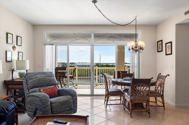 Building Photo - Seasonal Waterfront Living | Available April 15 – October 31