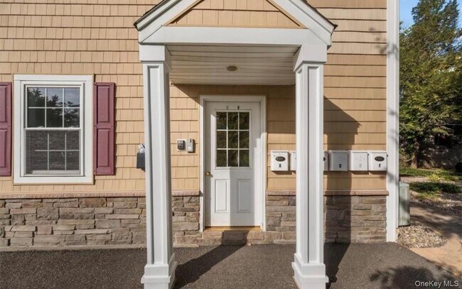 Building Photo - 10 Burnside Ave