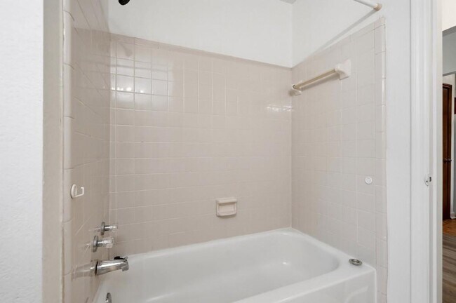Building Photo - 4061 Keheley Glen Dr