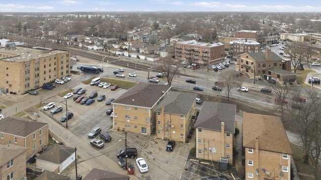Building Photo - 7709 W Marwood Ave