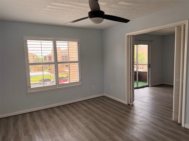 Building Photo - 10555 Turtlewood Ct