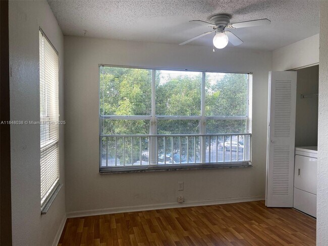 Building Photo - 12980 Vista Isles Dr
