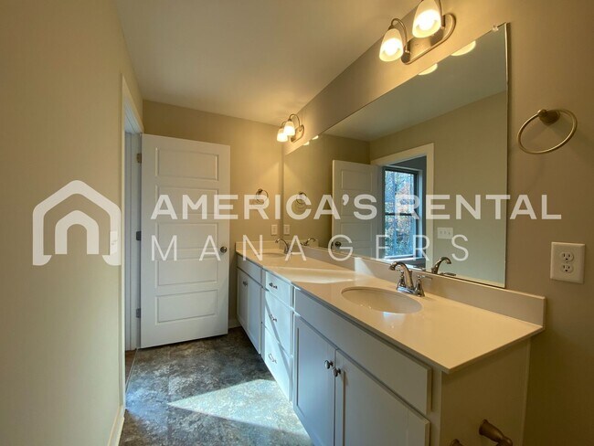 Building Photo - 7940 St.James Dr