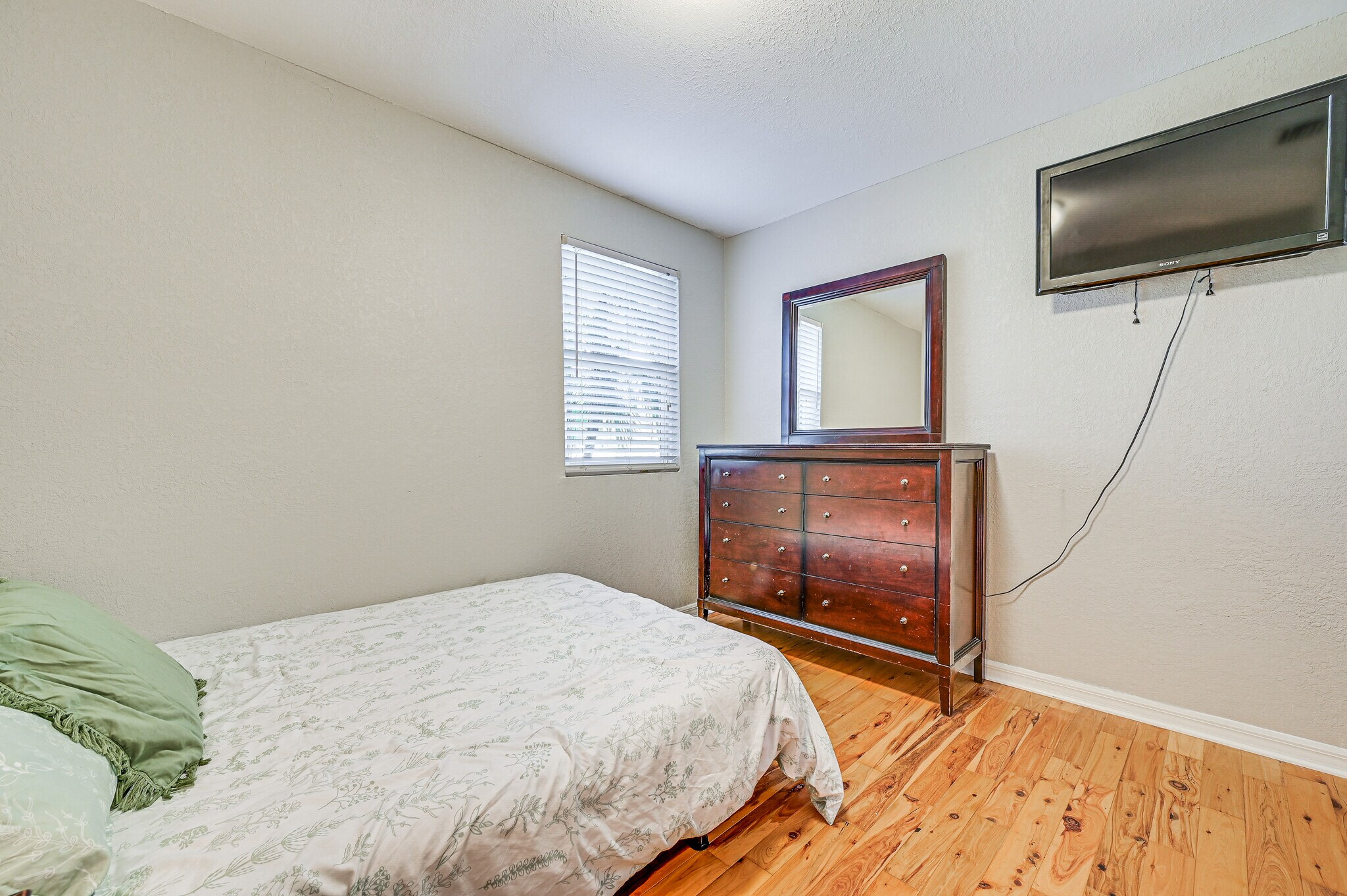 Building Photo - 3100 Mildred Dr