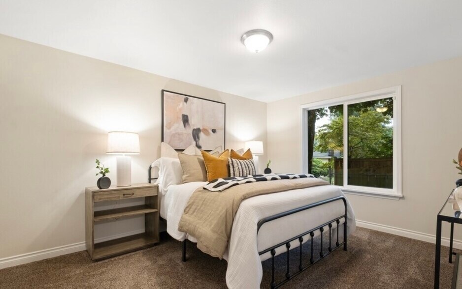 Building Photo - 4300 NE Sunset Blvd