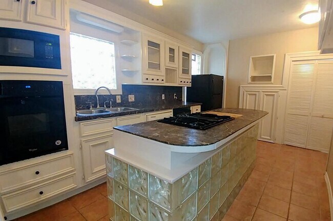 Building Photo - 1409 Wentworth St