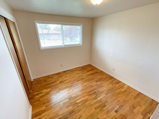 Building Photo - 3 Bedroom, 2 Bath Moyina Heights Home