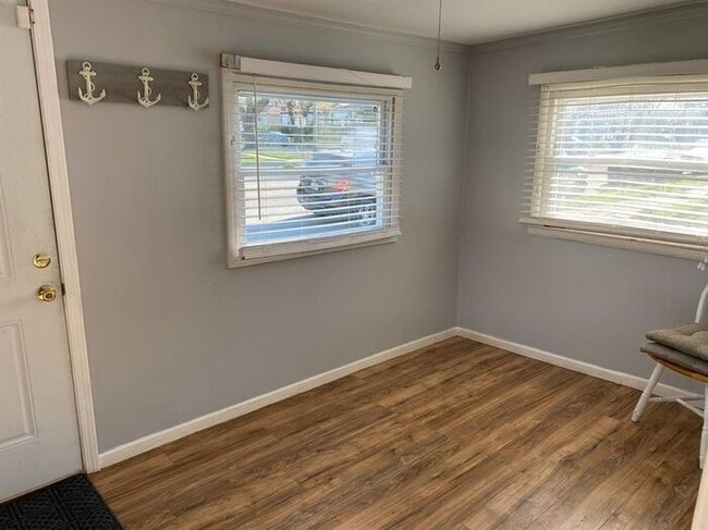Building Photo - Beautifully rehabbed property