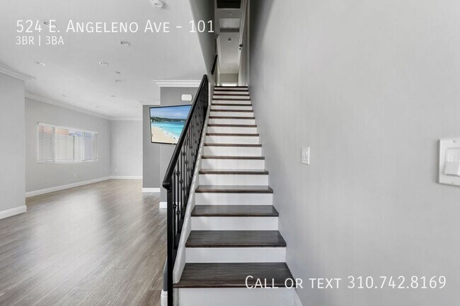 Building Photo - 524 E Angeleno Ave