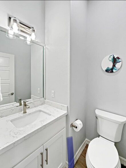 Building Photo - 86 Bethpage Dr