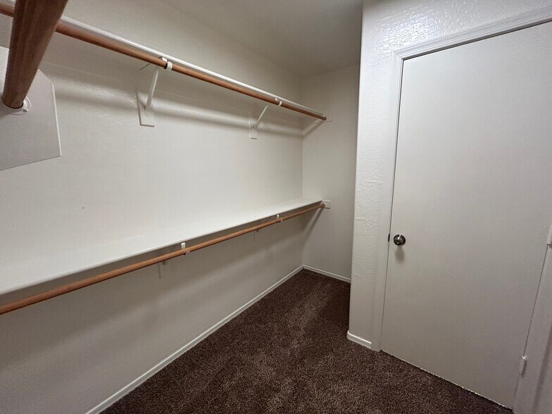 Building Photo - 7028 S 46th Dr