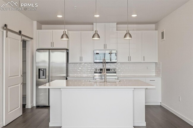 Building Photo - Top Floor Penthouse at Victory Ridge