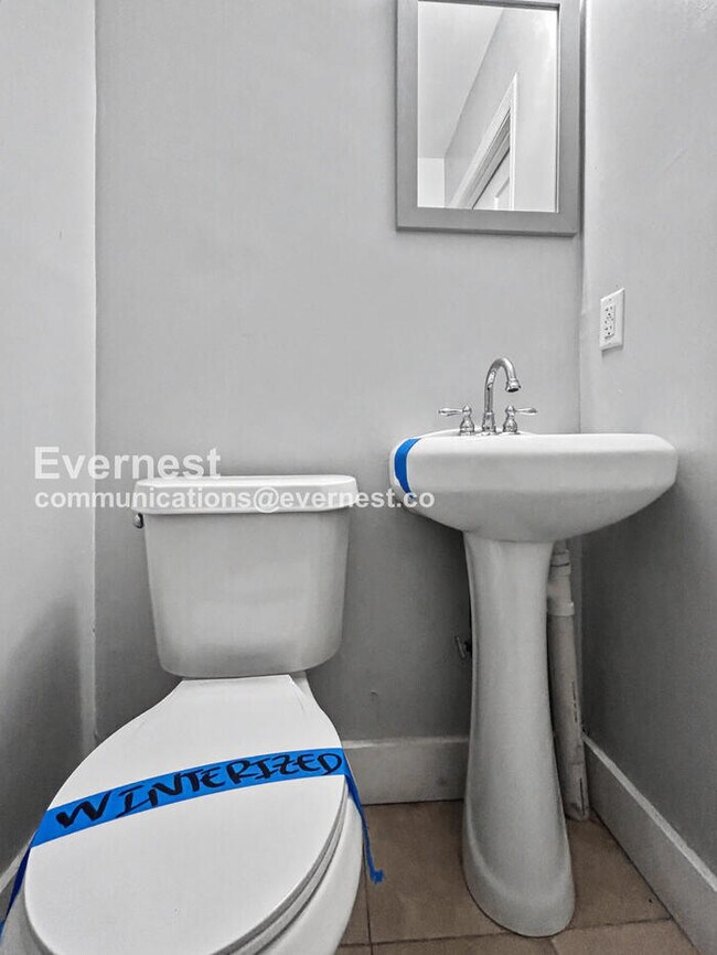 Building Photo - PROMO: Get $500 OFF first months rent when the lease today! / 3 Bed, 1.5 Bath Home with Fenced Ya...