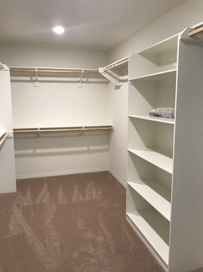 Building Photo - Upgraded Brand new 5 bed home in RiverBend community with spectacular view, Eastvale schools