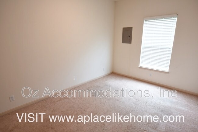 Building Photo - 1151 N Mart-way Dr