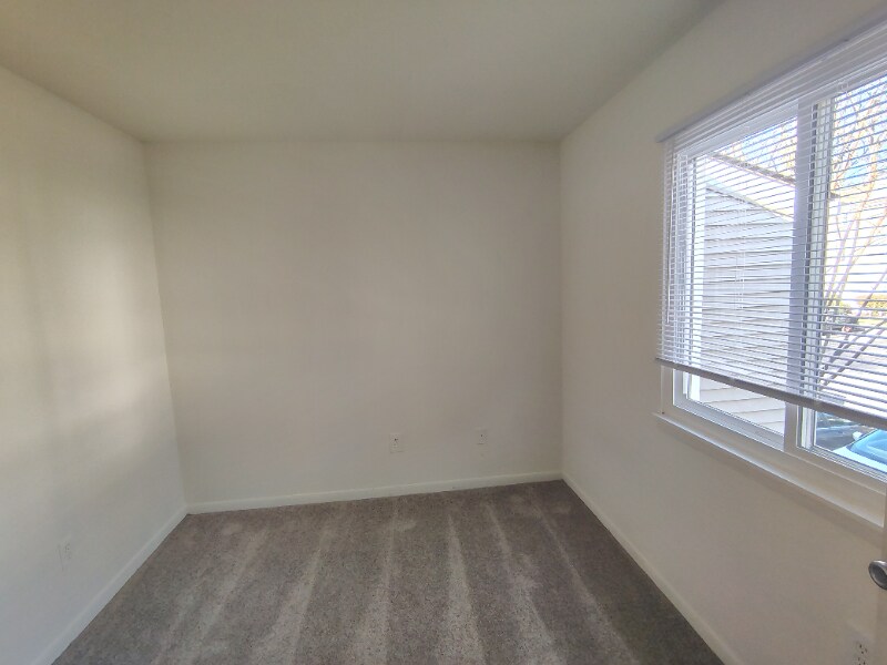 Building Photo - 600 Reusens Rd