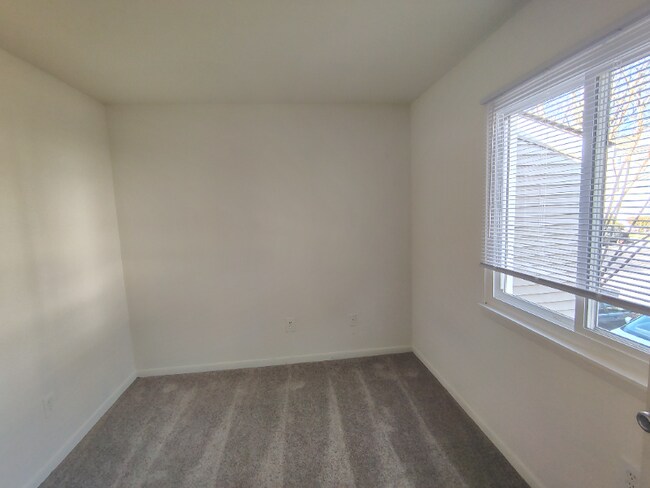 Building Photo - 600 Reusens Rd